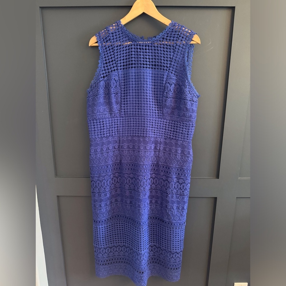 Elegant Blue Lace Midi Dress